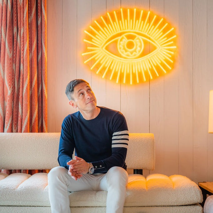 Golden Eye by Jonathan Adler, signe en néon LED
